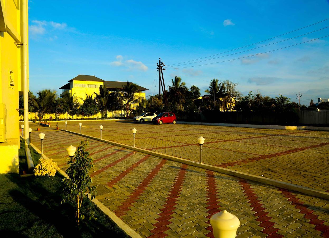 Hotel Queens Inn Velankanni Buitenkant foto